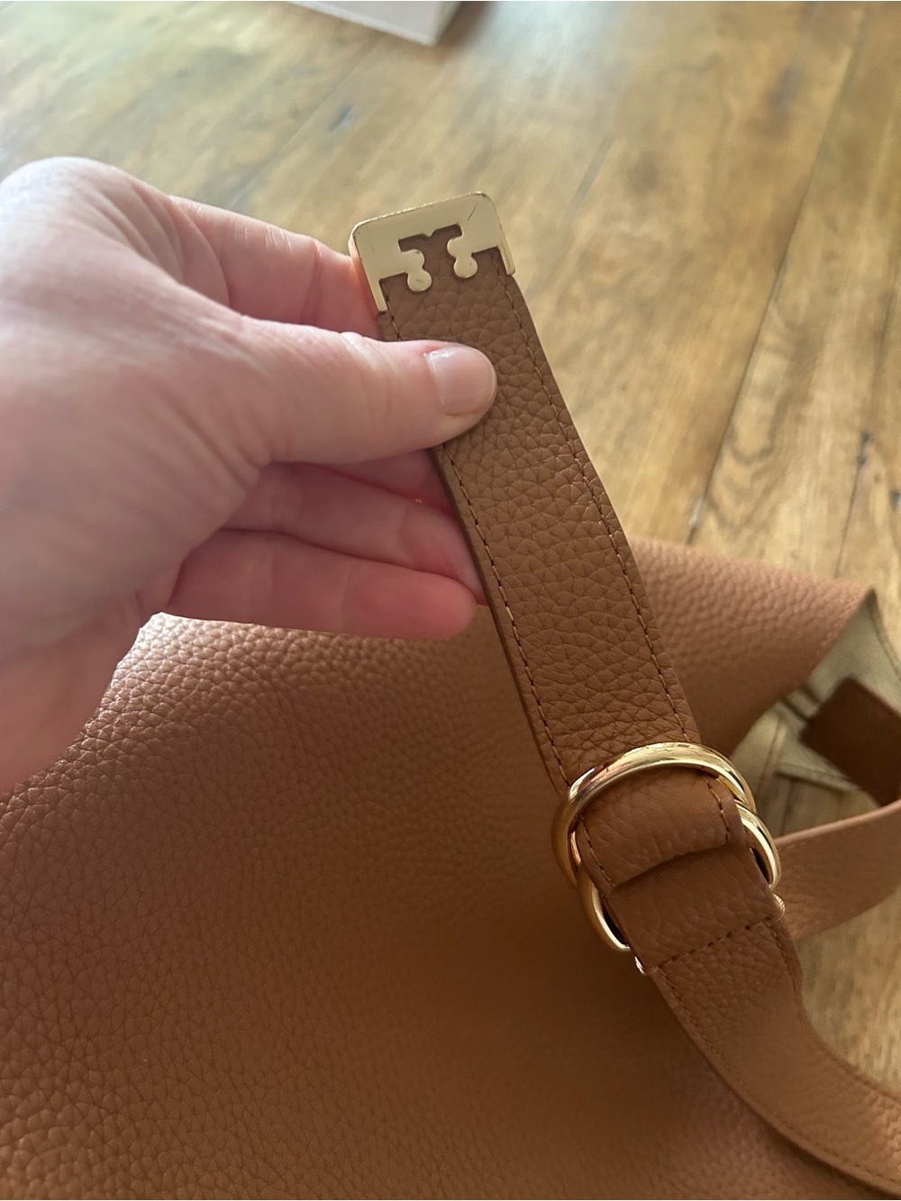 Tory Burch Pebbled Leather Shoulder Hobo in Chestnut - Picture 6 of 8
